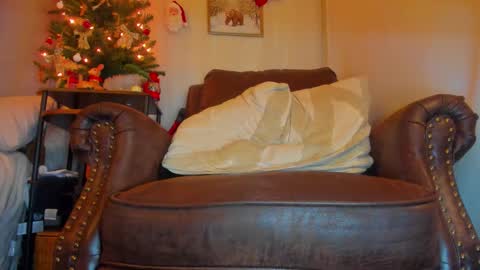 danidollxxx online show from December 5, 2025, 4:32 am