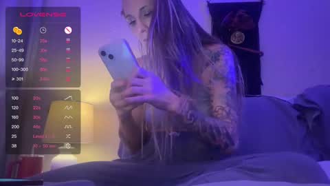 Dani Dragon online show from January 31, 2025, 2:49 pm