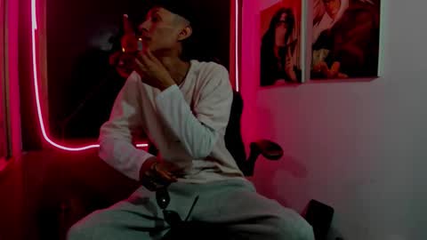 daniel_deluc77 online show from December 21, 2025, 3:13 am