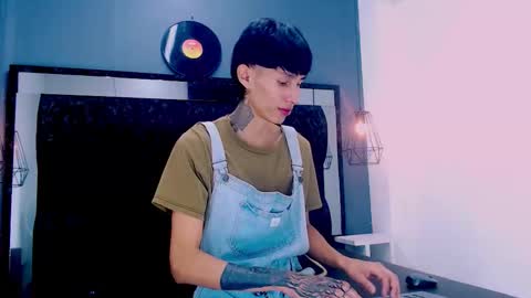 Daniel Delux  online show from November 18, 2025, 3:16 pm