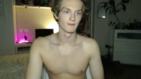 Snapshot of daniel_yumm chatting on July 16, 2026, 11:00 pm Daniel online show from July 16, 2026, 11:00 pm