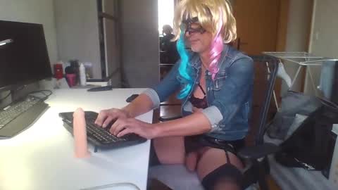 newcumer online show from February 18, 2025, 7:54 am