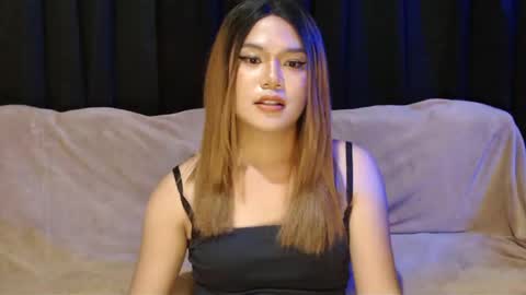 Elodie online show from December 14, 2024, 7:25 pm