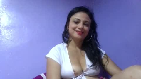 daniela_love1 online show from October 16, 2025, 9:05 pm