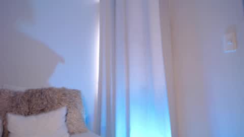 Lucia online show from October 9, 2025, 5:11 pm