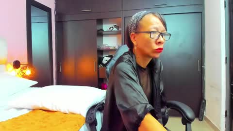 lorena online show from February 18, 2025, 1:43 am