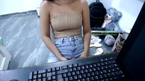Snapshot of danielaa_foxx chatting on June 11, 2026, 8:29 pm danielaa_foxx online show from June 11, 2026, 8:29 pm