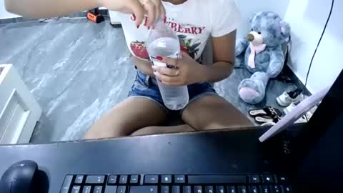 danielaa_foxx online show from June 30, 2026, 8:43 pm