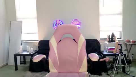 Danielle Banks online show from September 20, 2025, 3:35 pm