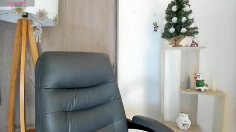 Danielle Rose online show from November 30, 2025, 10:58 pm