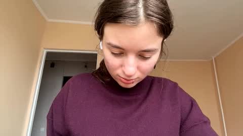 Mia online show from November 7, 2025, 7:52 am