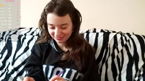 Mia online show from December 15, 2025, 9:13 am