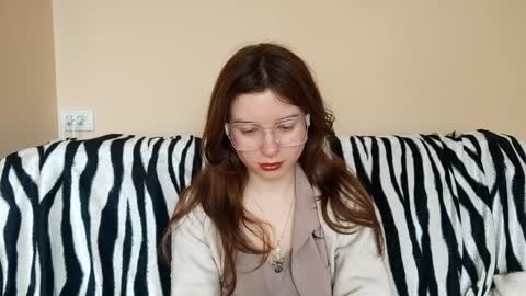 Mia online show from April 17, 2026, 11:13 am