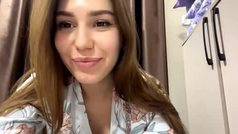 Julia online show from February 19, 2026, 3:08 pm