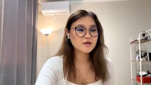 Luna  online show from November 16, 2025, 9:04 am