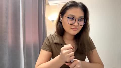 Luna  online show from November 20, 2025, 9:09 am