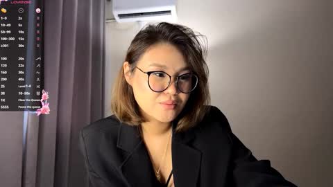 Luna  online show from December 1, 2025, 10:20 am