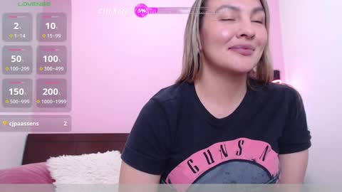 K A R O L online show from September 17, 2025, 11:06 pm