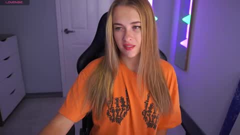 Hi my name is Anna. Please say hello I like to chat with you. If u have request use Tip option .Thank you online show from October 19, 2025, 12:55 am