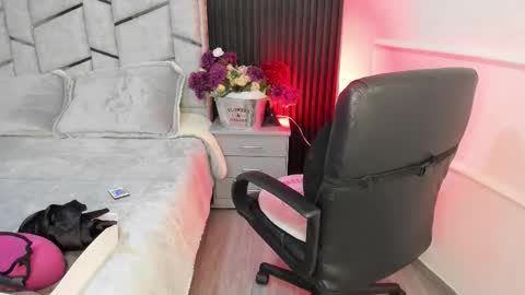 Dani Phonenix online show from February 25, 2026, 11:20 am