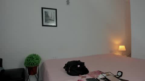 danka_smith online show from September 11, 2025, 10:10 pm