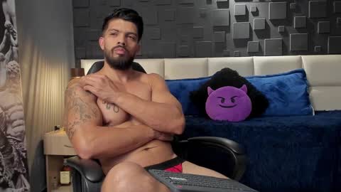 Snapshot of dann_saenz chatting on January 20, 2025, 9:53 pm Dann saenz online show from January 20, 2025, 9:53 pm