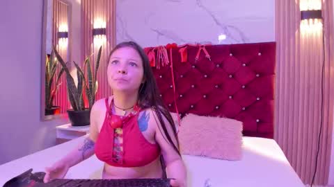 Danna  online show from February 1, 2026, 7:45 pm