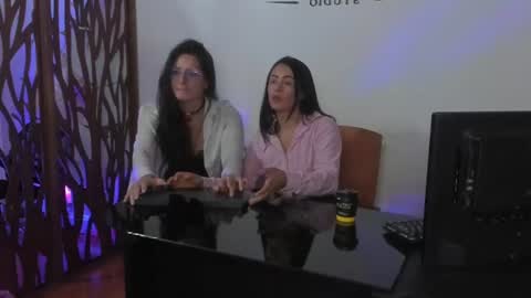 Danna Lovs online show from June 27, 2026, 10:42 am