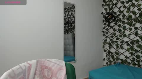 dannaberlin_0 online show from February 26, 2025, 12:36 pm