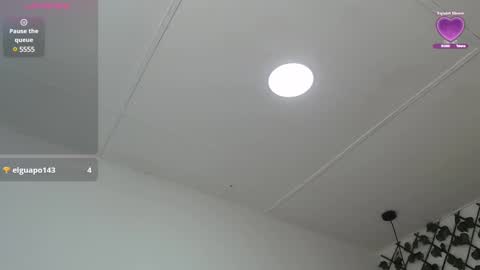 dannaberlin_0 online show from March 5, 2025, 3:40 pm