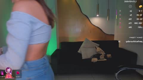 Danna Cruz  online show from February 8, 2025, 4:36 pm