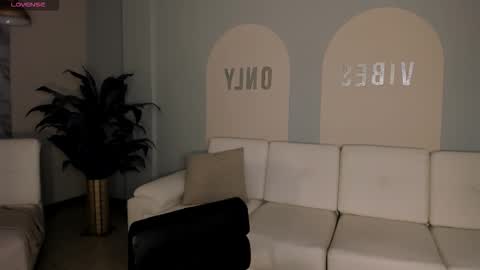 Danna Cruz  online show from September 14, 2025, 10:47 am