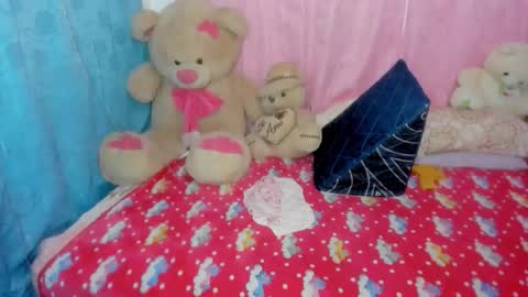 Danna Sofia jeins online show from December 14, 2025, 1:27 pm