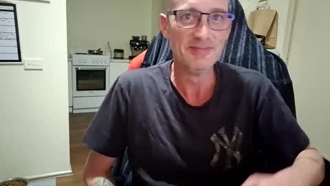 dannozdirekt online show from December 2, 2025, 2:23 pm