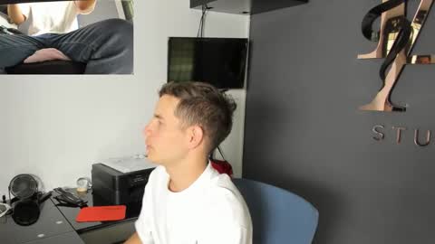 Snapshot of danny_and_lara chatting on September 25, 2025, 7:17 pm danny_and_lara online show from September 25, 2025, 7:17 pm