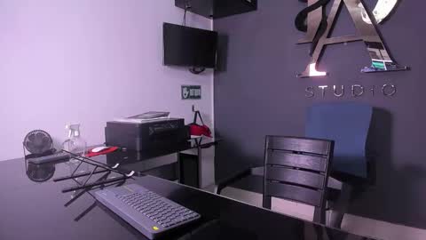 Snapshot of danny_and_lara chatting on September 30, 2025, 2:11 pm danny_and_lara online show from September 30, 2025, 2:11 pm