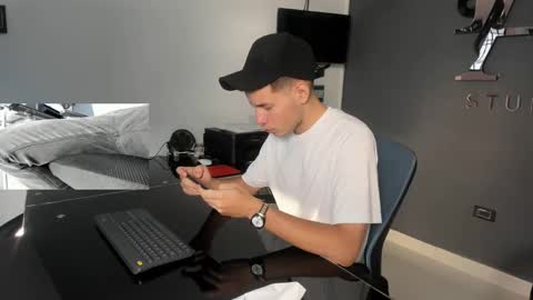 Snapshot of danny_and_lara chatting on October 6, 2025, 6:49 pm danny_and_lara online show from October 6, 2025, 6:49 pm