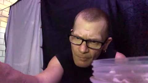 dansone21 online show from September 19, 2025, 4:47 am