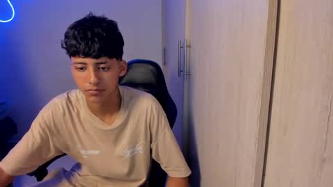 dante_martinez1 online show from April 8, 2026, 10:43 pm