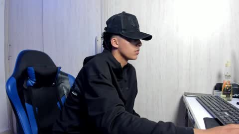 dante_martinez1 online show from April 9, 2026, 8:36 pm