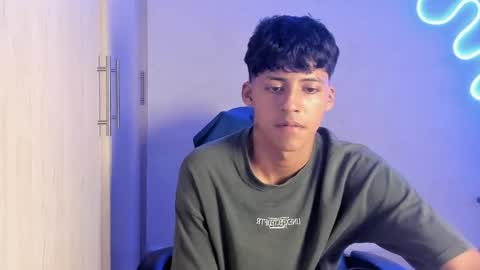 dante_martinez1 online show from April 17, 2026, 10:24 pm