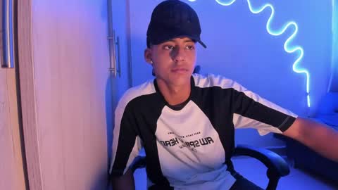 dante_martinez1 online show from April 20, 2026, 7:26 pm