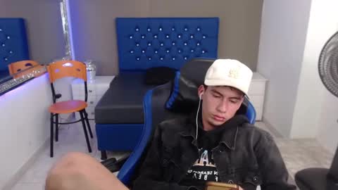 Snapshot of dante_tompson chatting on February 12, 2025, 3:49 pm Dante online show from February 12, 2025, 3:49 pm