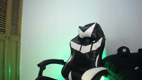 danteread online show from February 24, 2025, 9:09 pm