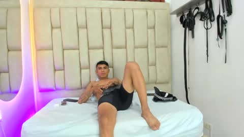 danteroyale_os online show from April 16, 2026, 9:39 pm