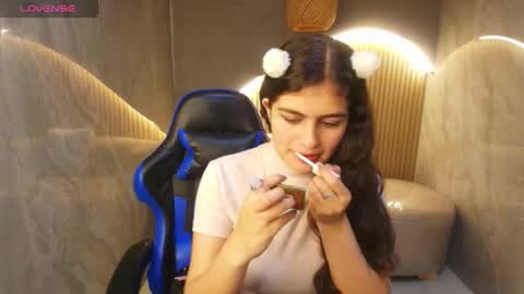 Snapshot of dany_r_ chatting on October 6, 2025, 1:19 pm Dany online show from October 6, 2025, 1:19 pm
