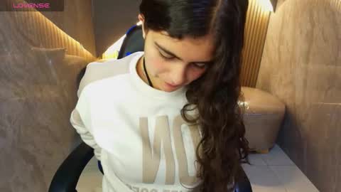 Snapshot of dany_r_ chatting on October 13, 2025, 1:33 pm Dany online show from October 13, 2025, 1:33 pm