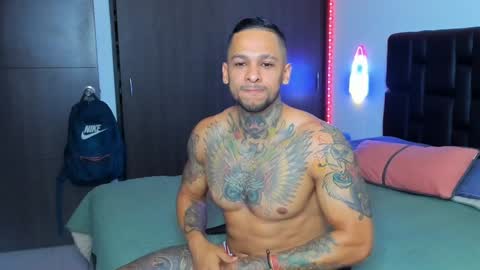 danyfitguy_ online show from January 14, 2025, 11:58 pm
