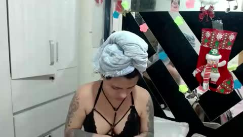 daphne877046 online show from November 17, 2025, 6:46 pm