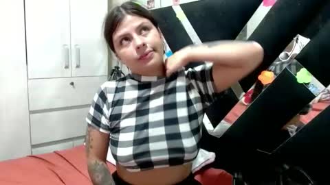 Snapshot of daphne877046 chatting on May 27, 2026, 1:02 am daphne877046 online show from May 27, 2026, 1:02 am